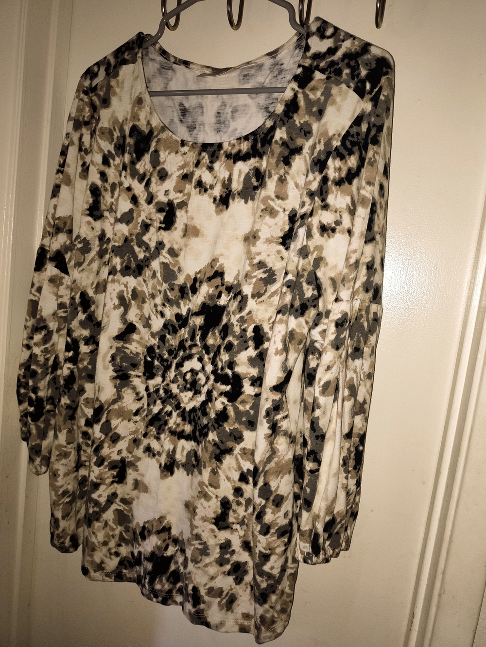 Long Sleeve Scoop Neck Tie-Dye Blouse in Olive and Black